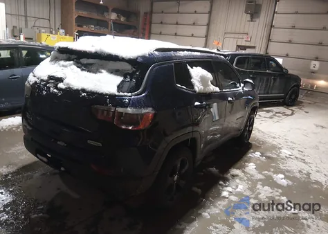 2019 Jeep Compass Latitude 4X4 z USA, uszkodzony, nr VIN 3C4NJDBBXKT839474